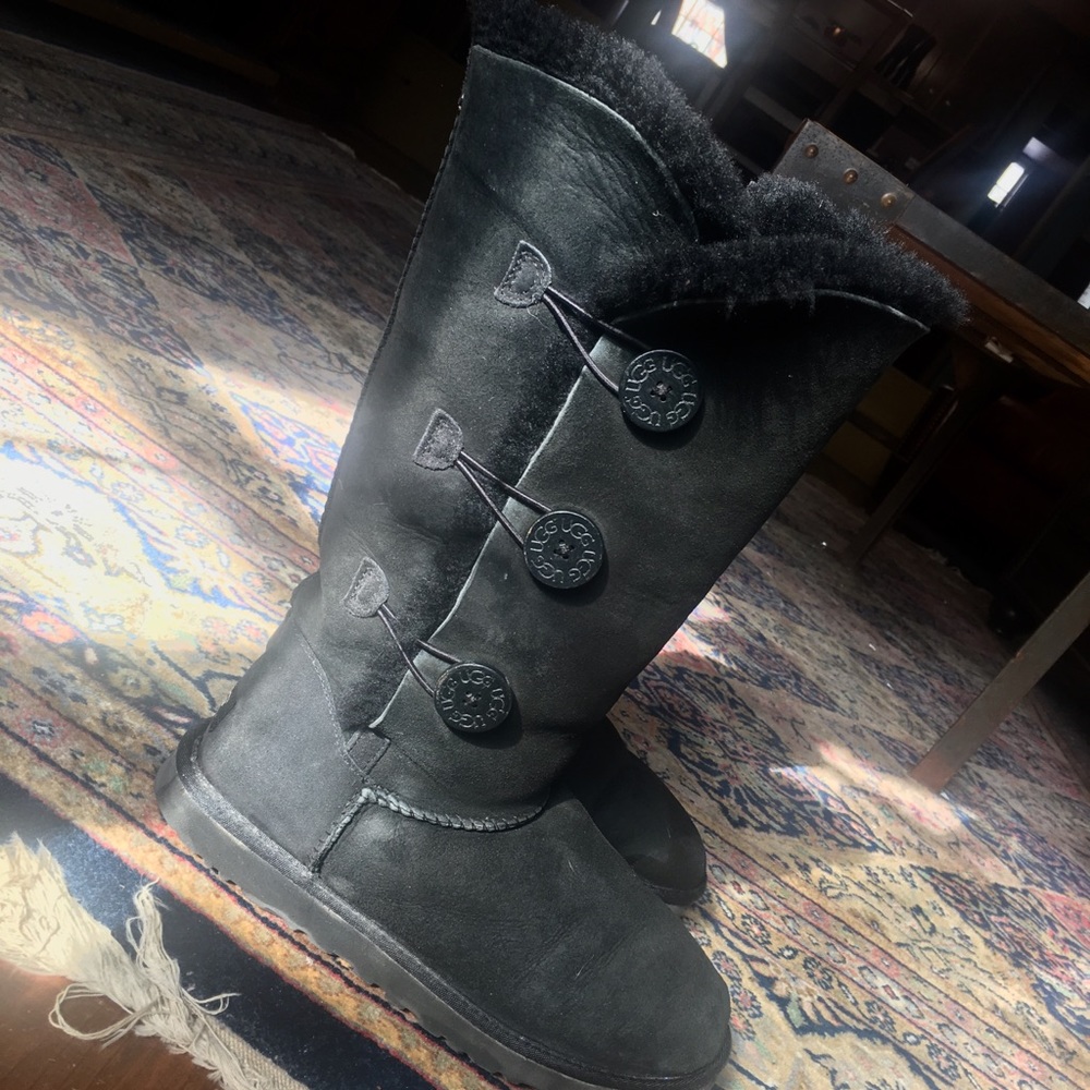 BAILEY TRIPLE BUTTON UGG BOOT